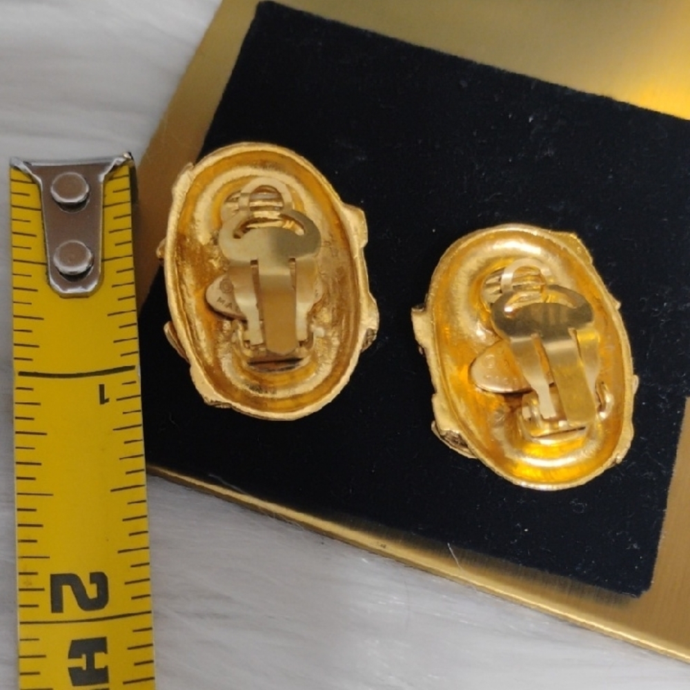 SALE! Authentic Chanel 1994 CC Coco Mark Oval Gold Plated Clip-On Earrings W Box - Picture 8 of 16